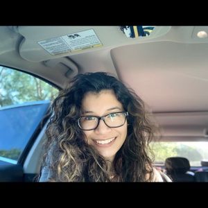 Meet your Posher, Deisy